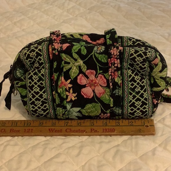 Vera Bradley Purse Black Floral with key holder & zip pocket Quilted p… - Picture 1 of 9